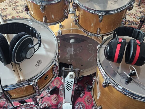 Recording Drums: Open-Back vs Closed-Back Headphones